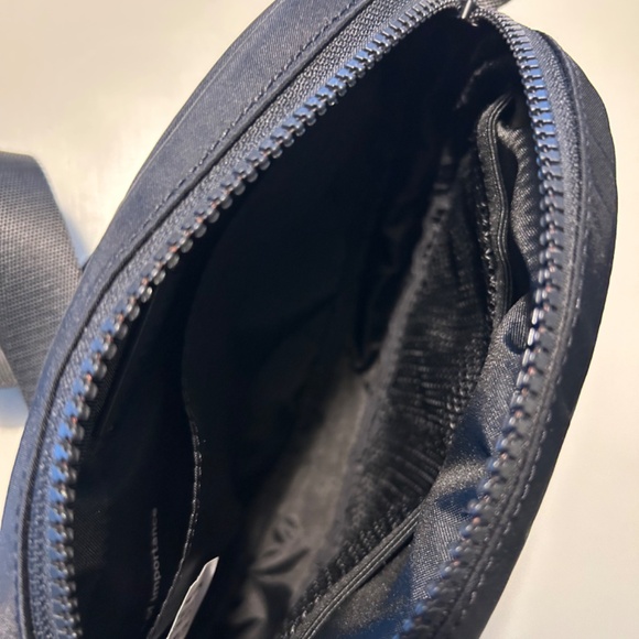 Lululemon Take It On Belt Waist Crossbody - Picture 4 of 4